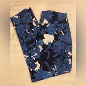 Chico's Blue and White Leaf Print Pants Women’s Size 0 (4) Excellent Condition